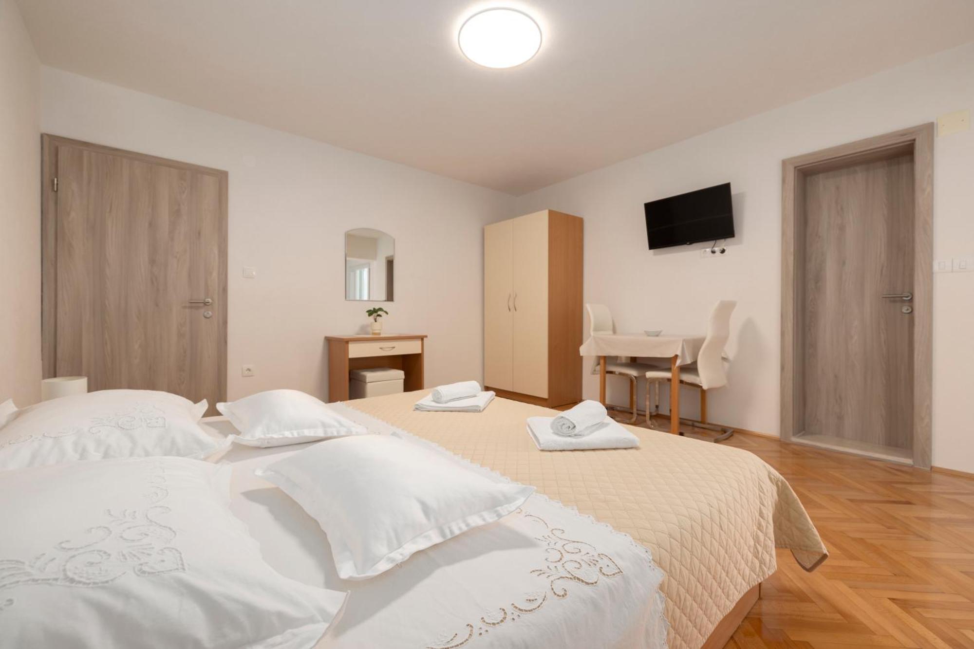 Apartmani Marta Tučepi Kültér fotó